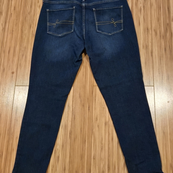 Levis Women's Dark Blue Jeans - Picture 6 of 9